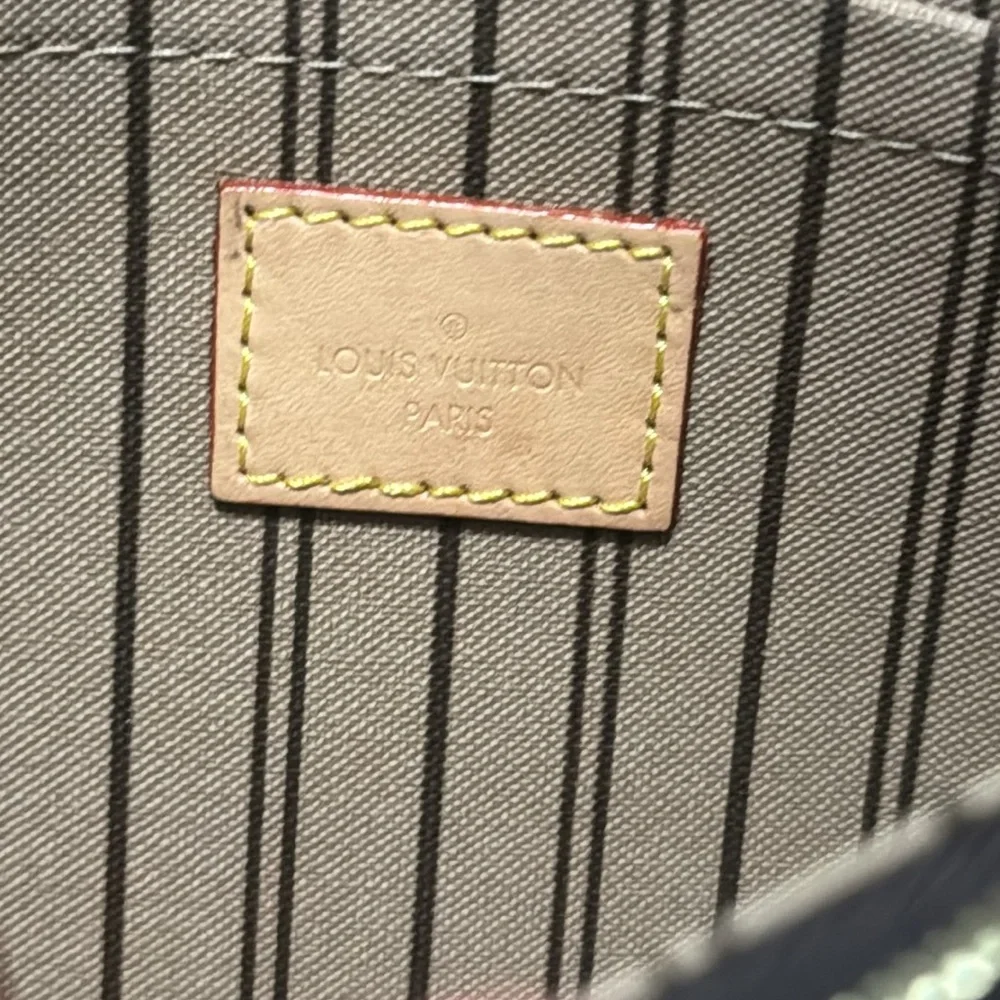 Louis Vuitton Neverfull GM POUCH - Picture 5 of 8